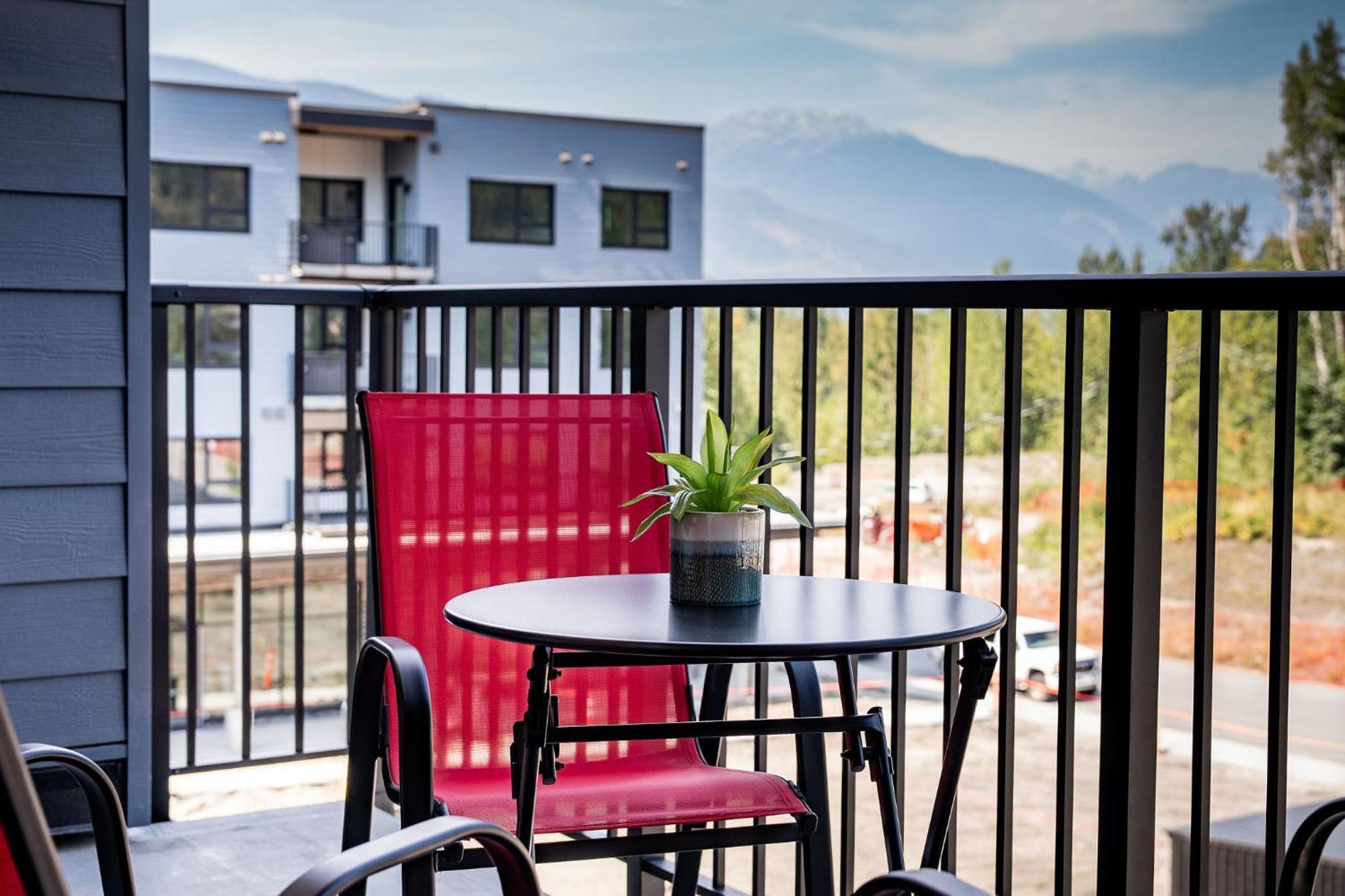 Alpine Haven By Revelstoke Vacations Apartamento Exterior foto