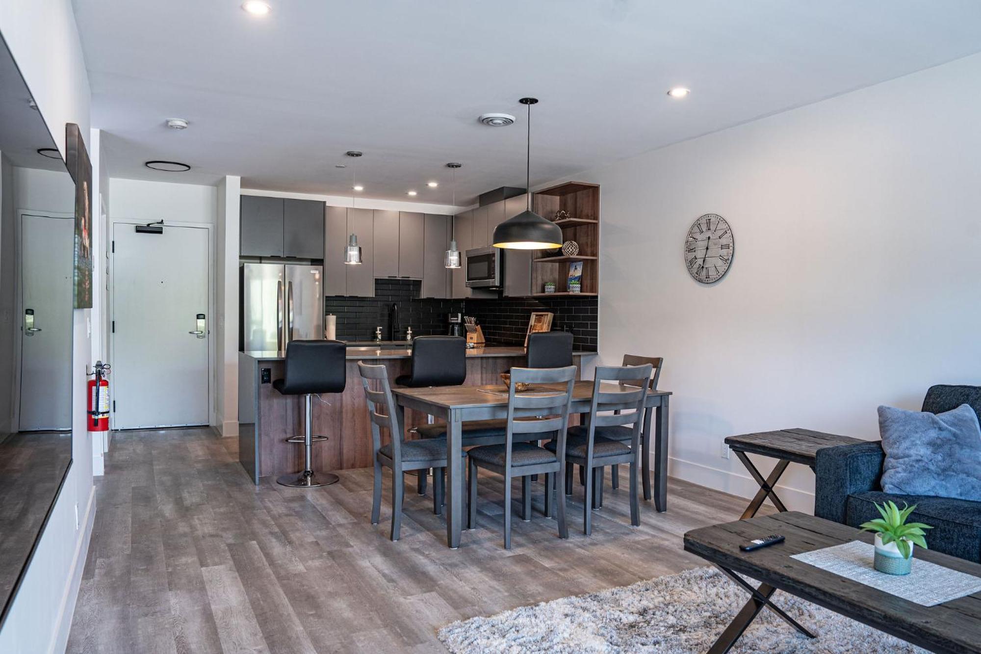 Alpine Haven By Revelstoke Vacations Apartamento Exterior foto
