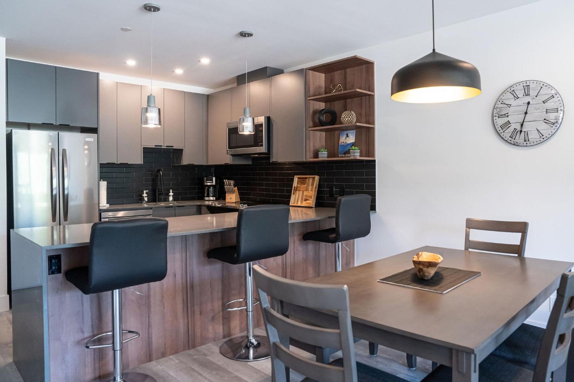 Alpine Haven By Revelstoke Vacations Apartamento Exterior foto