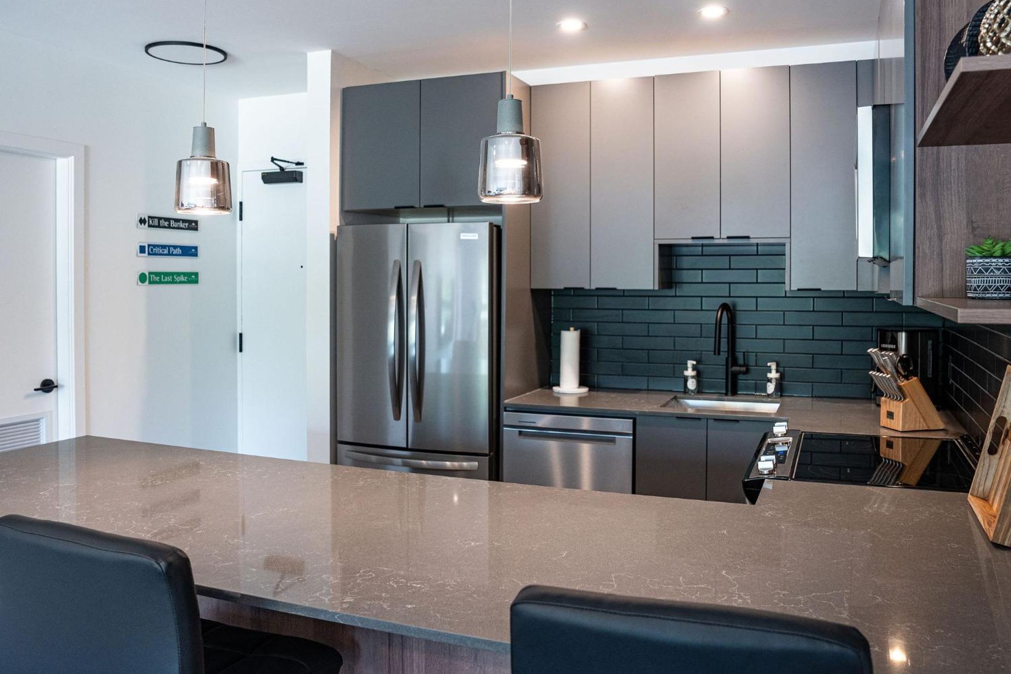Alpine Haven By Revelstoke Vacations Apartamento Exterior foto