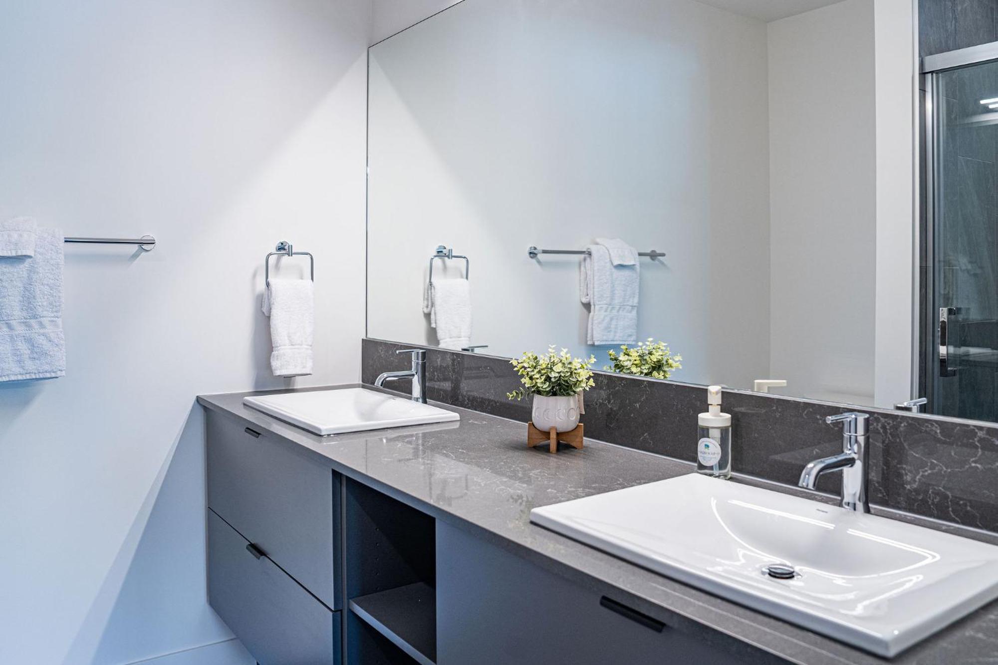 Alpine Haven By Revelstoke Vacations Apartamento Exterior foto