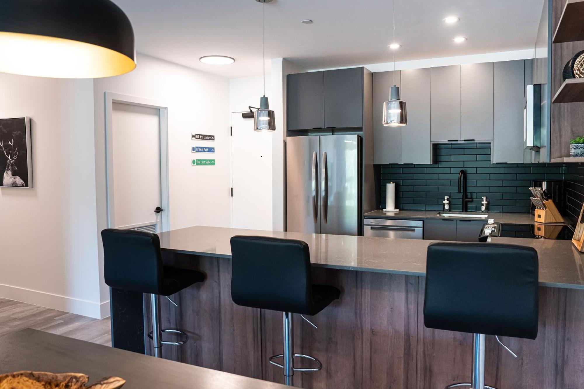 Alpine Haven By Revelstoke Vacations Apartamento Exterior foto